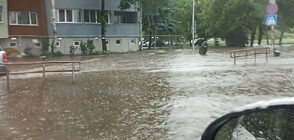 Порой превърна улиците на Ловеч и Правец в реки (ВИДЕО)