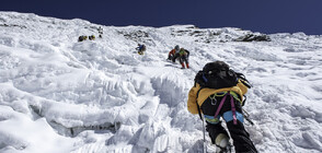 Китайски алпинист скочи с парапланер от Еверест