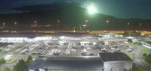 Огнено кълбо освети нощното небе над летище в Австралия (ВИДЕО)