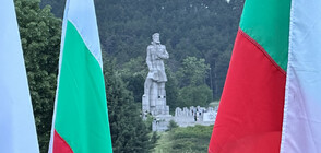 С вой на сирени: България почете подвига на Христо Ботев (ВИДЕО+СНИМКИ)