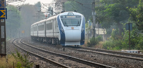 Три влака се сблъскаха в Индия, има 50 загинали и 350 ранени