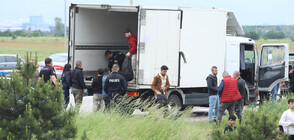 Спряха тир с 43 мигранти, управляван от шофьор без книжка, край София (ВИДЕО+СНИМКИ)