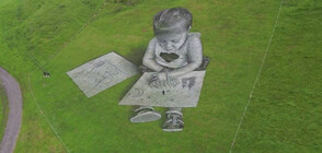 Две гигантски фрески се появиха на планински склон в Швейцария (ВИДЕО)