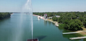 БЯГСТВО ОТ ЖЕГАТА: Как се разхлаждат хората на Балканите в горещата вълна (ВИДЕО)