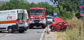 Двама загинали и ранени след удар между линейка и кола (ВИДЕО+СНИМКА)