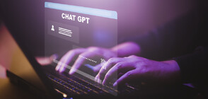 Стена за превод на живо улеснява разговорите на гара в Япония