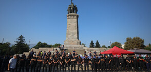 Засилено полицейско присъствие край Паметника на Съветската армия в София (СНИМКИ)