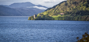 В ТЪРСЕНЕ НА НЕСИ: Над 300 души обикаляха езерото Лох Нес (ВИДЕО)