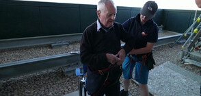 102-годишен ветеран се спусна по 85-метрова сграда в Лондон (ВИДЕО)