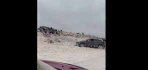 Гъста пяна покри плаж в Нова Скотия (ВИДЕО)