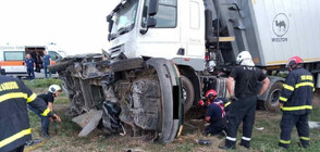 Удар между камион и лек автомобил взе две жертви (ВИДЕО+СНИМКИ)