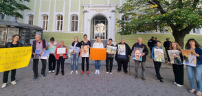 Жители на Сливен излязоха на протест срещу експулсиране на кинезитерапевт в Либия
