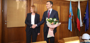 С цветя, каска и протегната ръка: Васил Терзиев встъпи в длъжност като кмет на София (ОБЗОР)