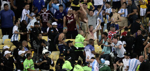 Безредици на мача Бразилия-Аржентина, полицаи биха с палки фенове (ВИДЕО)