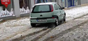След клип в социалните мрежи: Глобиха шофьор, движил се по пешеходна зона в Сливен