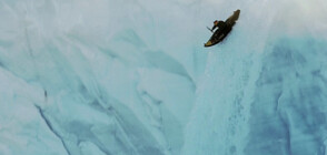 Поставиха рекорд за спускане с каяк по ледников водопад (ВИДЕО)