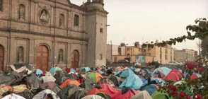 Историческа църква в Мексико подслонява стотици мигранти