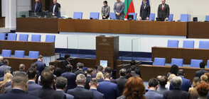 С минута мълчание и химните на България и ЕС: Започна първото заседание на НС за 2024 г.