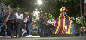 Творец постави 19 скулптури на емблематични места в Каракас (ВИДЕО)