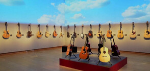 Фронтменът на Dire Straits Марк Нопфлър продава колекцията си от китари (ВИДЕО)