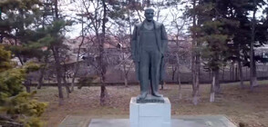 Под сянката на Ленин: Паметник на съветския вожд се издига в русенското село Новград