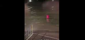 Бурен вятър отнесе куфар на летището в Единбург (ВИДЕО)