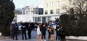 Жители на Сливен на протест пред енергото в града (СНИМКИ)