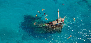 Останки от мистериозен кораб изплуваха край канадския бряг (СНИМКИ)