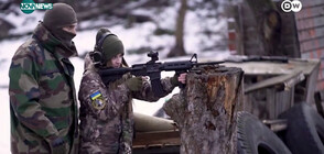 Боен курс за жени: Украинки се учат да стрелят, искат да влязат в армията (ВИДЕО)