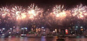 Зрелищно шоу с фойерверки озари небето над Хонконг (ВИДЕО)