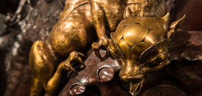 Създадоха златен дракон, по-малък от главата на кибритена клечка (ВИДЕО+СНИМКИ)