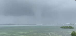 Воден смерч край Флорида (ВИДЕО)