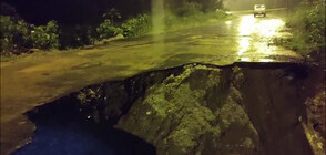 Екстремни валежи предизвикаха срутването на мост в Еквадор (ВИДЕО)