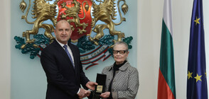 Радев удостои Цветана Манева с Почетния знак на президента (СНИМКИ)