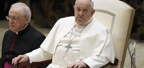 Заради пристъп на кашлица: Папата не успя да прочете реч на събитие във Ватикана (ВИДЕО)