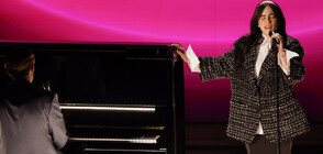 Били Айлиш е първата певица, спечелила два пъти „Оскар“, „Грами“ и „Златен глобус“