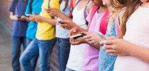 Училище в Ловешко забрани мобилните телефони дори в междучасията