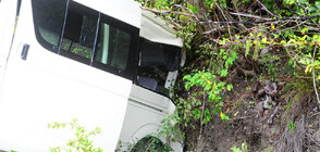 Автобус падна от 50-метров мост в ЮАР, 45 души загинаха (ВИДЕО+СНИМКИ)