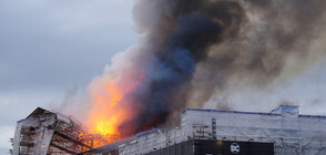 Пожар в емблематична историческа сграда в Копенхаген (СНИМКИ)