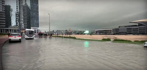 Порои предизвикаха наводнения в Дубай (ВИДЕО)