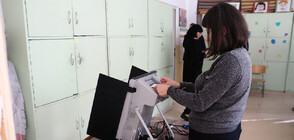 Наемат външни експерти за удостоверяване на машините за гласуване