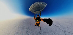 Рекорд: Руснаци скочиха с парашут над Северния полюс от над 10 км височина (ВИДЕО)