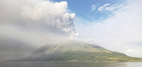 Вулканът Руанг с поне пет големи изригвания за ден (ВИДЕО+СНИМКИ)