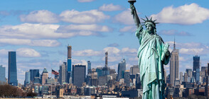 Вижте как трус в Ню Йорк разклаща Статуята на свободата (ВИДЕО)