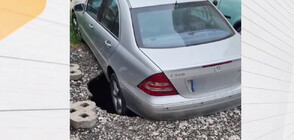 Огромна дупка „погълна” автомобил в Пловдив (ВИДЕО)