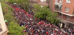 Хиляди испанци излязоха в подкрепа на премиера Педро Санчес (ВИДЕО)