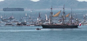 Флотилия от малки лодки посрещна Олимпийския огън в Марсилия (ВИДЕО)