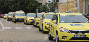 Таксита на протест срещу закриването на стоянки (ВИДЕО)