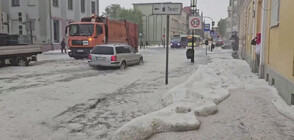 Половин метър лед и вода: Мощна градушка удари полски град (ВИДЕО)