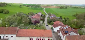 Село в две страни: Лайдинген, където почти всичко е двойно (ВИДЕО)